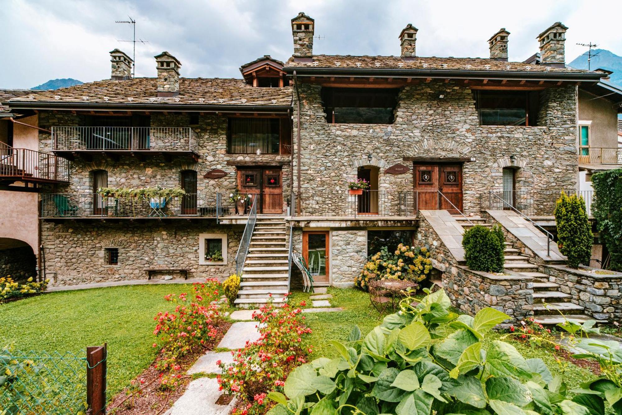 Maison Rosset Agriturismo, Camere, Appartamenti E Spa In Valle D'Aosta Нус Екстериор снимка